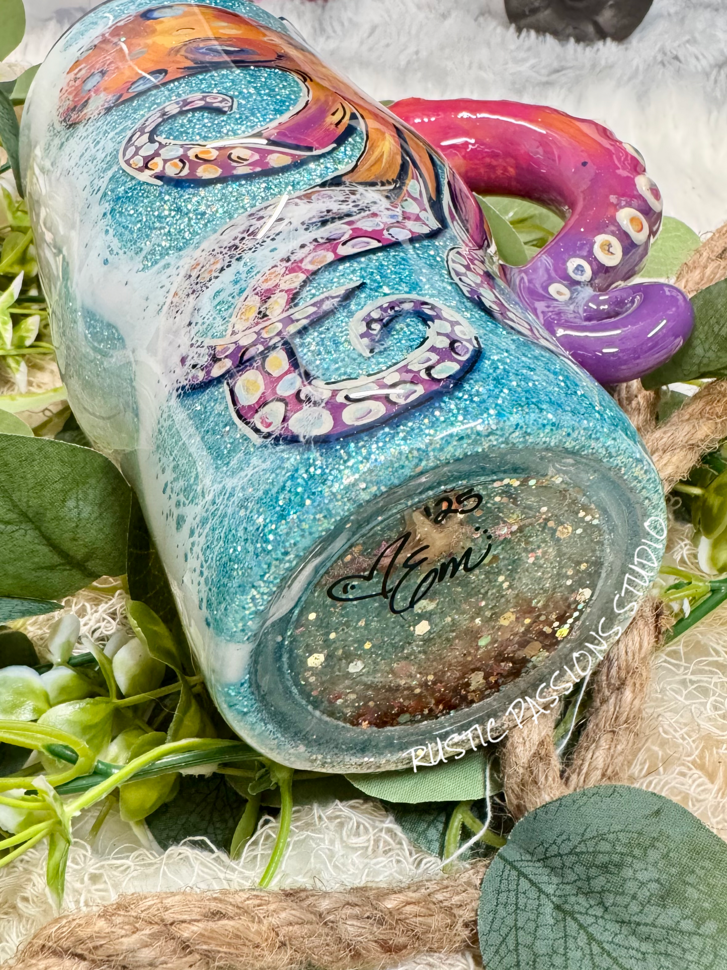 32 True Hand-painted Octopus beach tumbler with handle